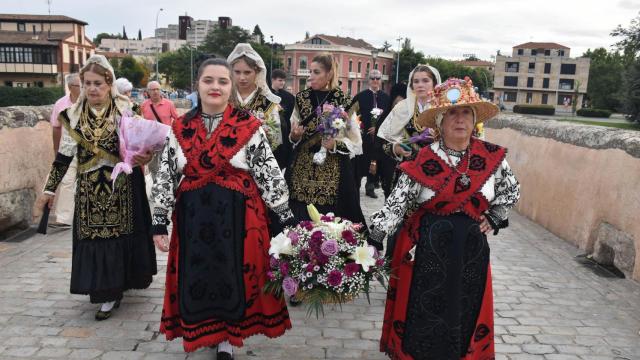 Ofrenda floral a la patrona de Salamanca