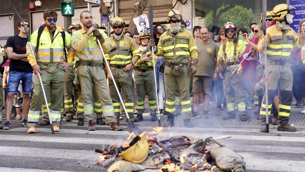 Concentración en León por un dispositivo de incendios 100% público y estable