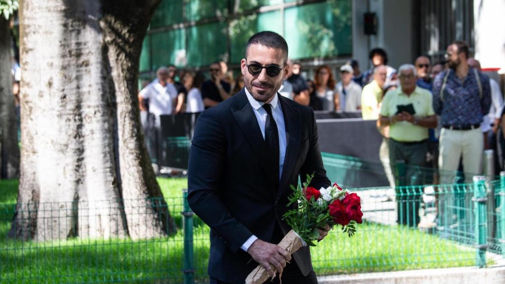 Miguel Ángel Silvestre se ha trasladado hasta Milán para rendir un último homenaje a Giorgio Armani, para cuya firma ha colaborado en varias ocasiones.