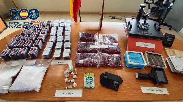 Las supuestas medicinas adulteradas y la cocaína intervenidas por la Policía Nacional en Valencia.