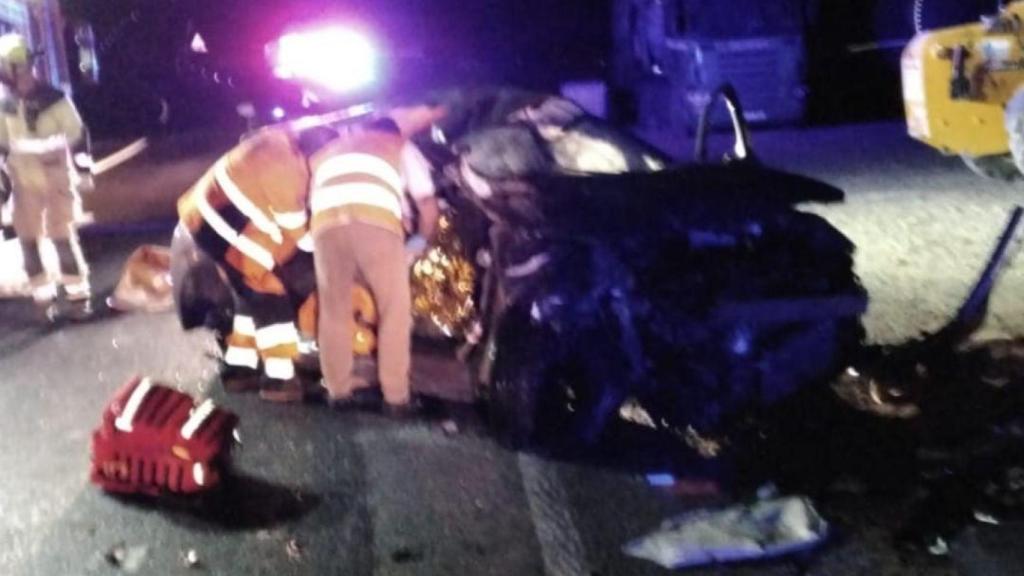 Imágenes del accidente de tráfico en la A-1605, a la altura de La Pobla de Roda.