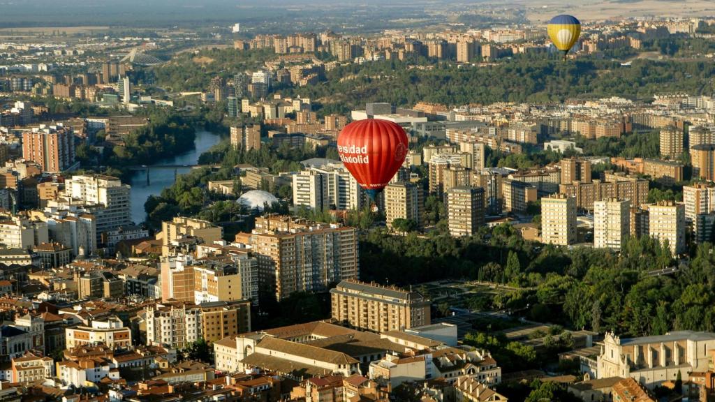 Panorámica de Valladolid con los globos aerostáticos