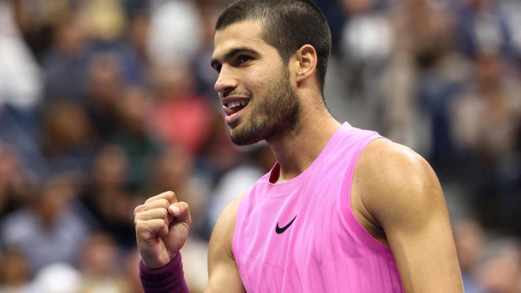 Carlos Alcaraz celebra un juego en la final del US Open ante Jannik Sinner.