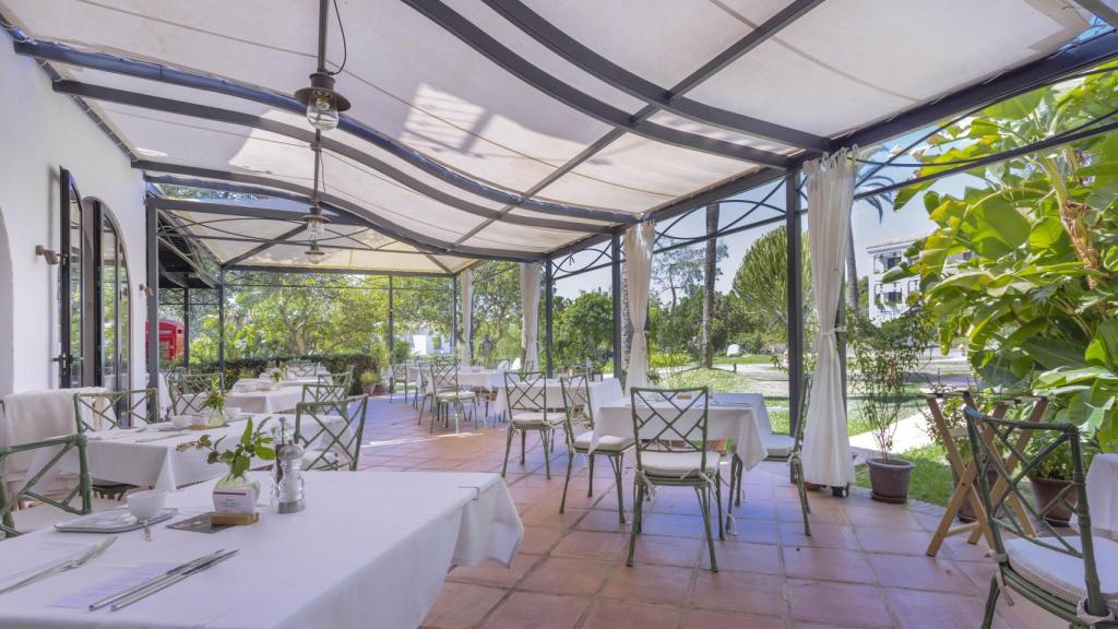 El patio del restaurante de la Clínica Buchinger en Marbella.