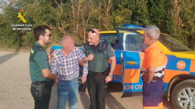 La Guardia Civil asistiendo a José