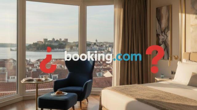 Una habitación de hotel con el logo de Booking