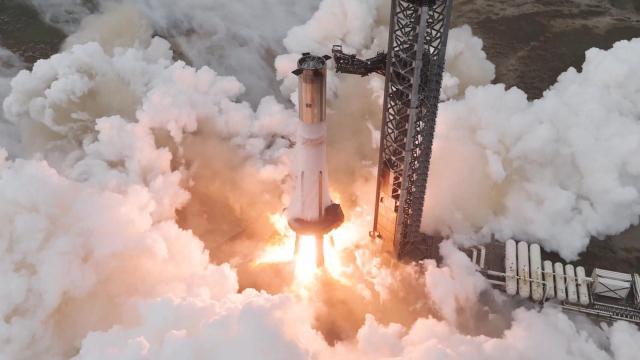 Encendido estático del Super Heavy.