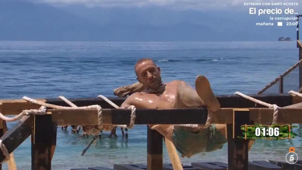 Torres disputa el juego del barro en 'Supervivientes: All Stars'.