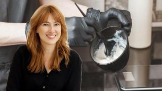 María Baras, peluquera: Para estar joven a partir de los 50, este es el tinte de pelo que siempre recomiendo