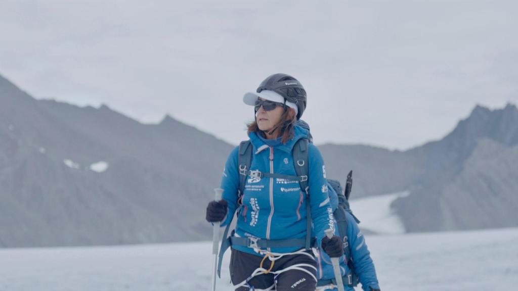 Amelia, durante el trekking sobre glaciares que completaron los cinco expedicionarios.