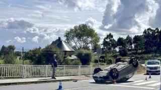 Herida una persona tras volcar su coche en A Coruña