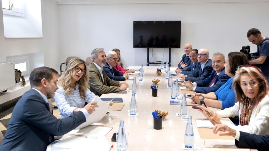 Reunión entre el Gobierno de Aragón y representantes del sector porcino