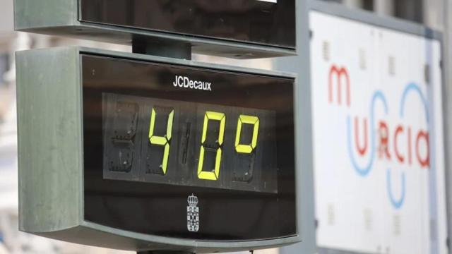 Vista de un termómetro en una calle de Murcia a mediados de este mes de agosto.