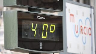 Vista de un termómetro en una calle de Murcia a mediados de este mes de agosto.