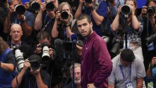 Carlos Alcaraz, apuntado por todas las cámaras tras la final del US Open