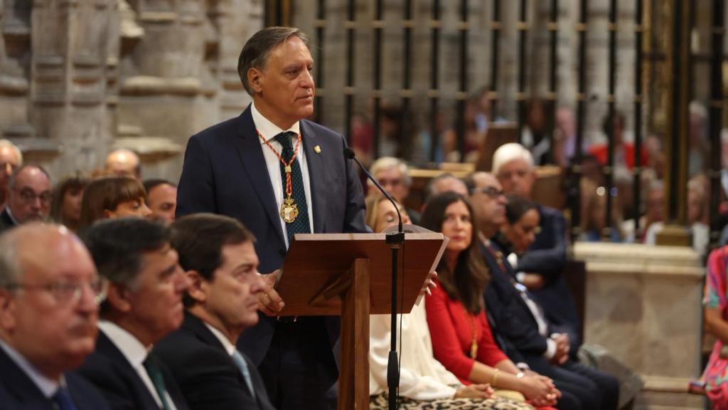 El alcalde de Salamanca, Carlos García Carbayo, en su intervención en la ofrenda a la Virgen de la Vega