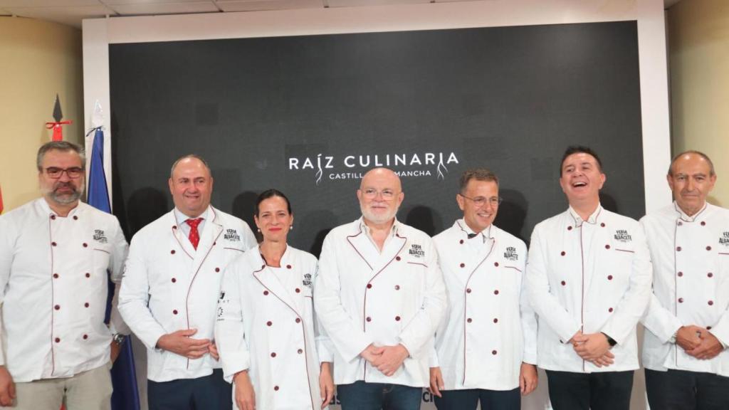 Inauguración del stand del Gobierno regional en la Feria de Albacete.