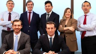 El equipo de inversión de Cobas AM, con Francisco García Paramés en primer lugar, arriba a la izquierda.