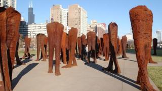 'Agora' (2006), de la artista Magdalena Abakanowicz, en el Grant Park de Chicago