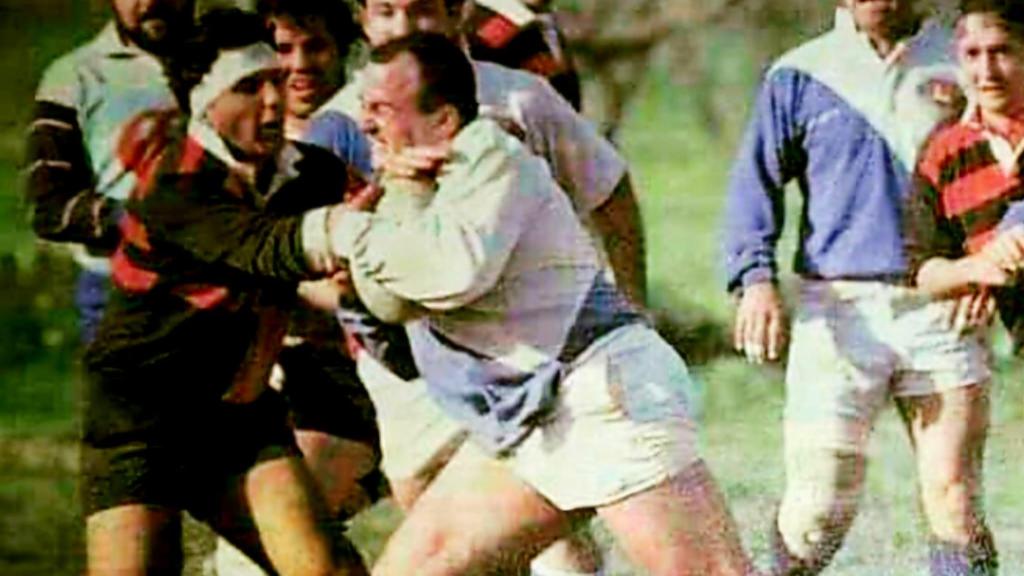 Sergio, en el centro de la imagen, jugando al rugby cuando era profesional.