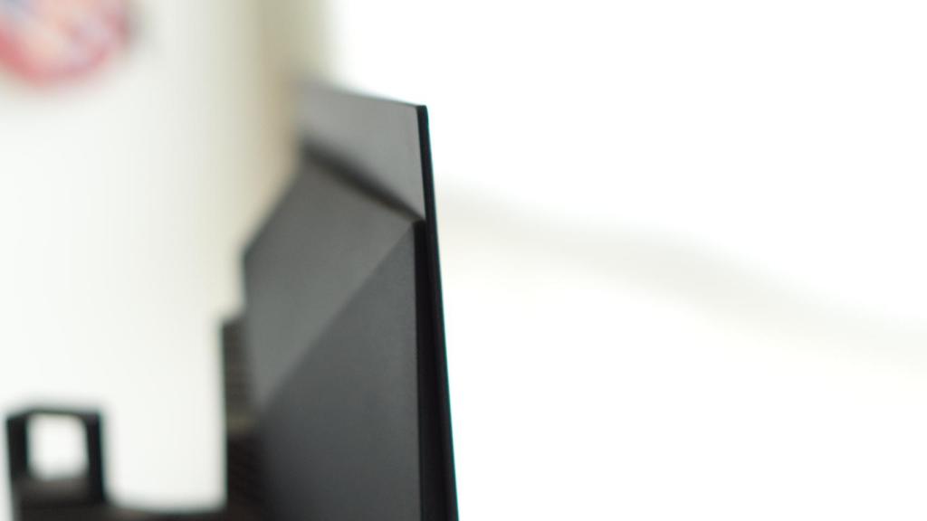 Grosor del Agon AOC AG276UZD