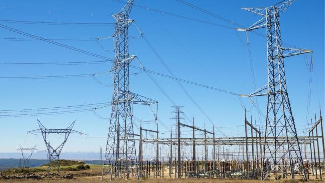 Redes eléctricas de alta y media tensión.