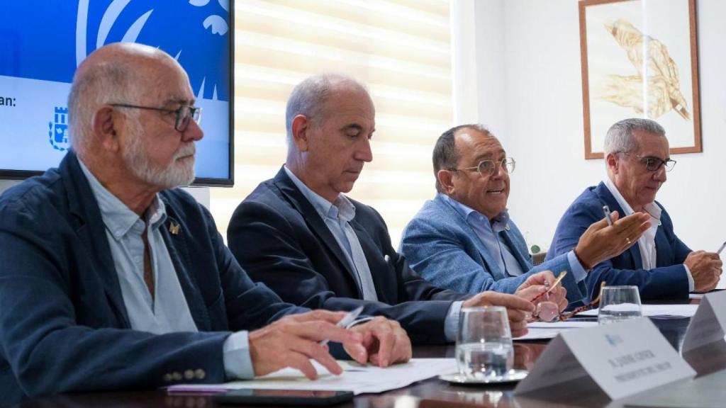 Jaime Giner, Hermann Schwarz, Carlos Fornes y Juan José Tirado, durante el debate. Pablo Miranzo