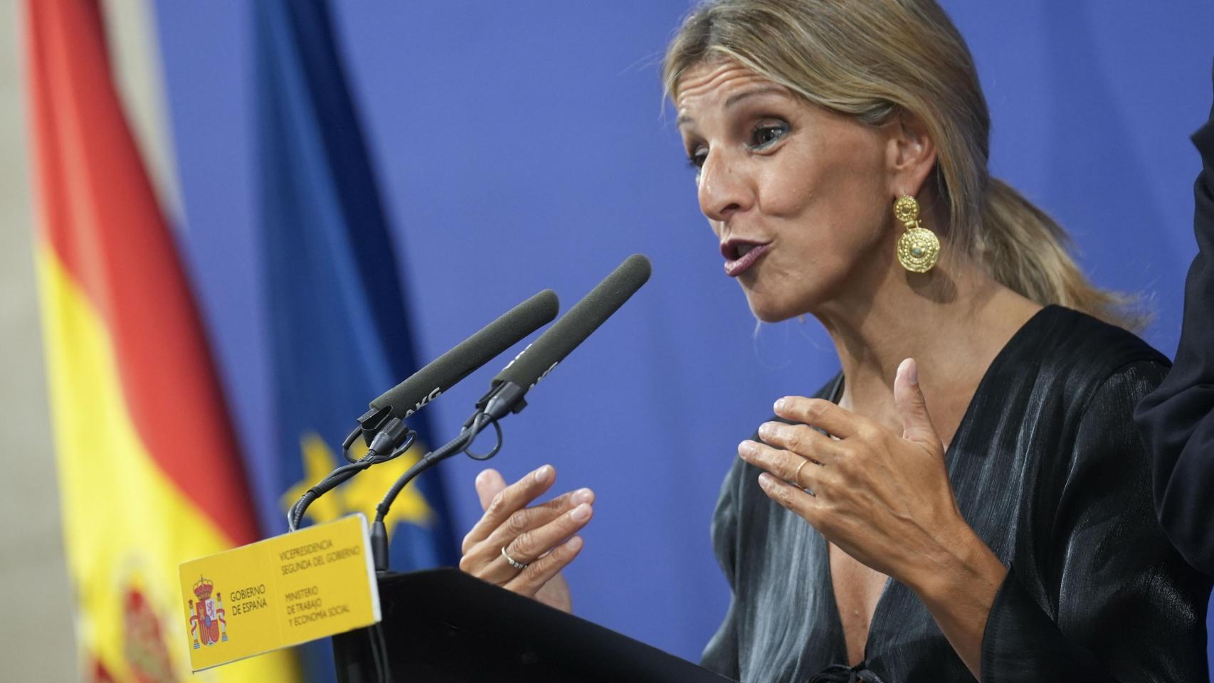 Yolanda Díaz en una rueda de prensa con organizaciones ecologistas.