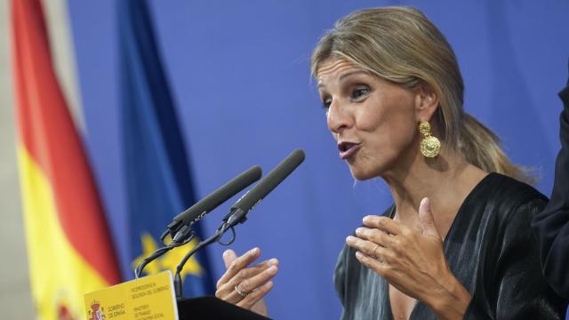 Yolanda Díaz en una rueda de prensa con organizaciones ecologistas.