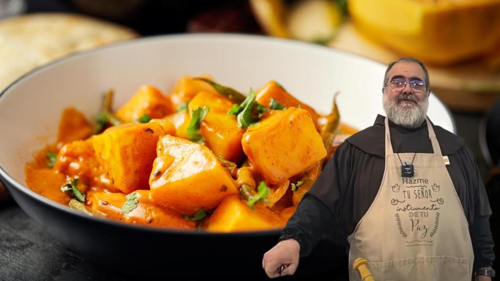 Fray Ángel, el fraile cocinero de YouTube en un montaje de El Español