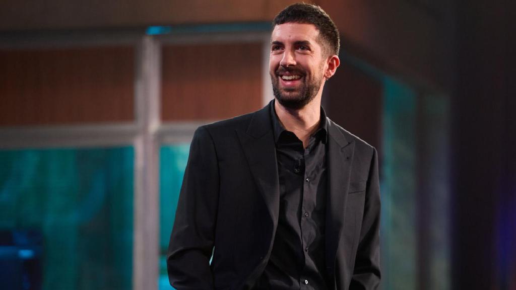 El anterior 'look' de David Broncano, con pelo oscuro y estilismo clásico.