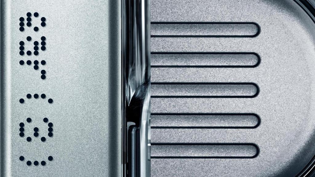 Las otras dos imágenes publicadas de sus Ear (3)