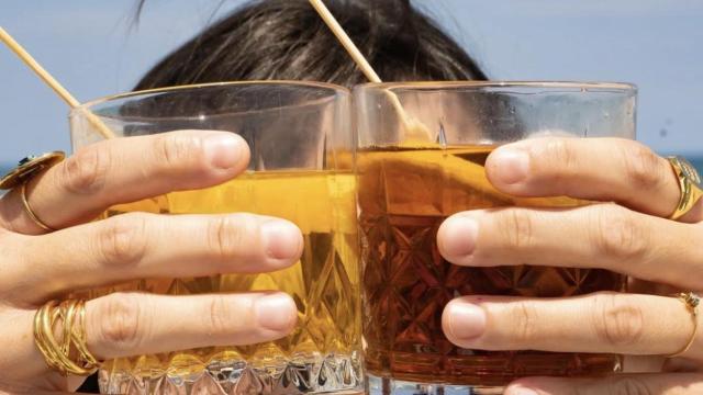 La vermutería donde despedir el verano junto al Mediterráneo: fartons de sobrasada, cocas y gildas