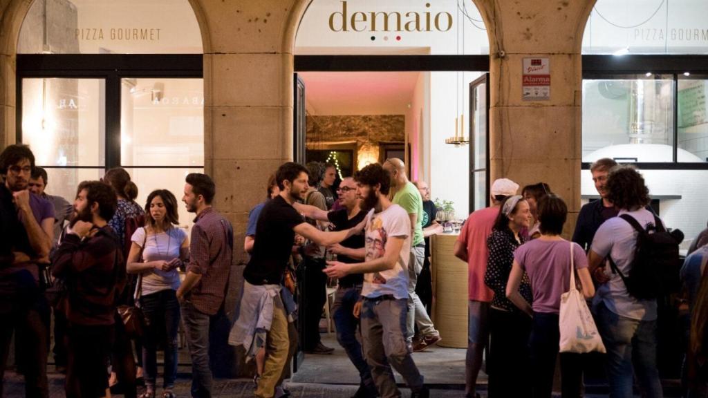 La entrada a la pizzería Demaio.