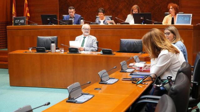 Ángel Val, gerente del IASS, en las Cortes de Aragón
