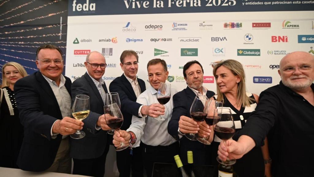 Brindes de la Confederación de Empresarios de Albacete (FEDA) en la Feria.