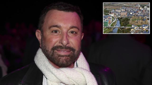 José Manuel Parada junto a una imagen de Ponferrada