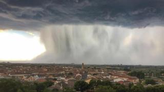 Reventón húmedo en un pueblo de Zaragoza, Villamayor, durante el verano de 2018.