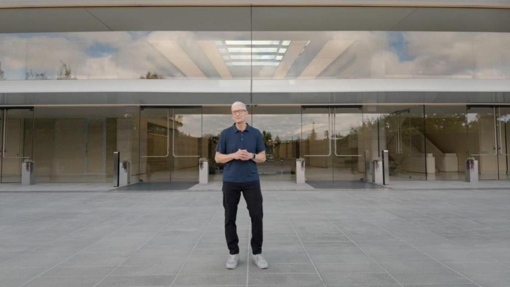 Tim Cook en la presentación de los iPhone 17.