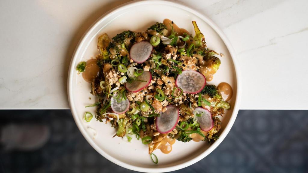 Brócoli frito entre las propuestas de su carta.