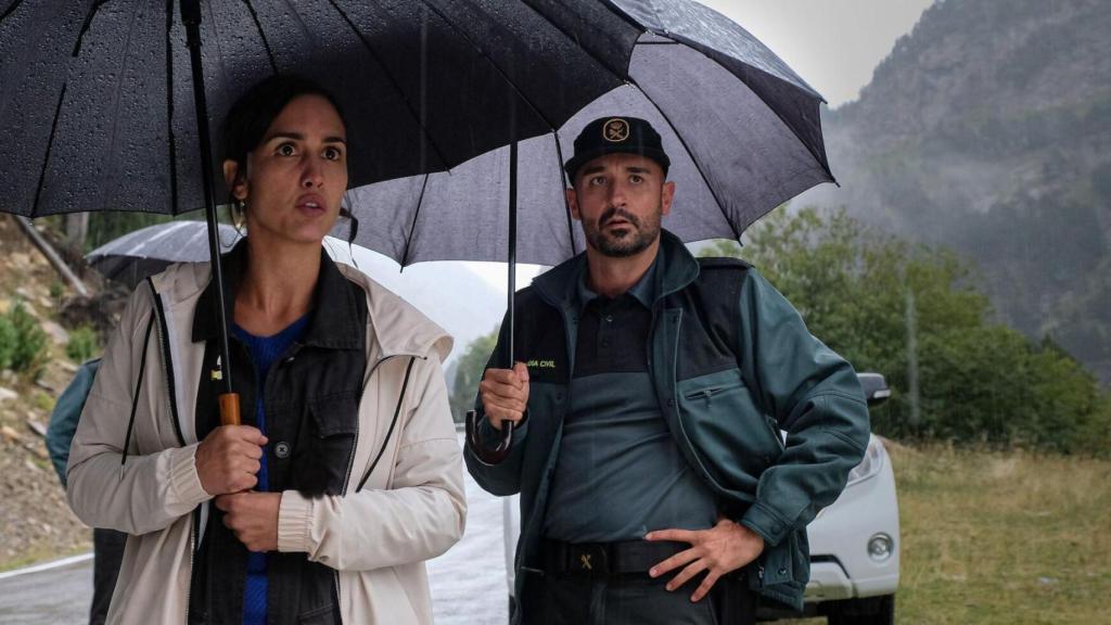 Megan Montaner y Alain Hernández en 'La caza'.