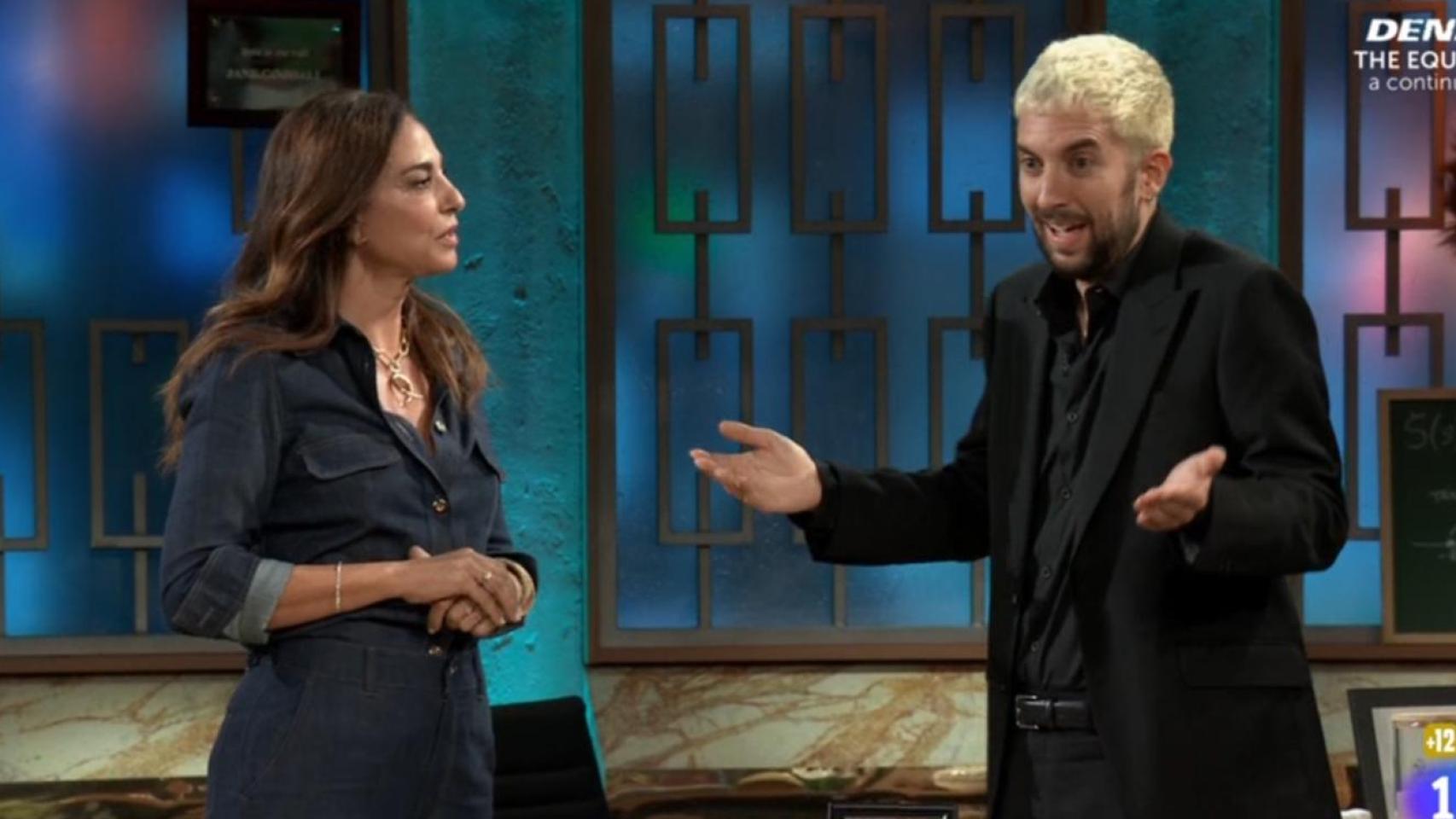 Mariló Montero y David Broncano debaten en 'La Revuelta'.