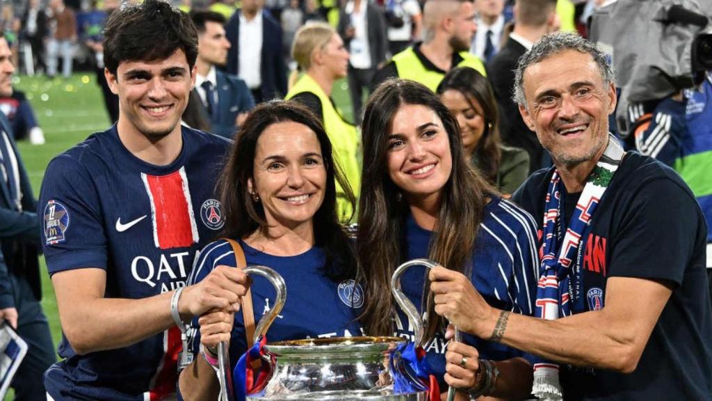 Luis Enrique y su familia.