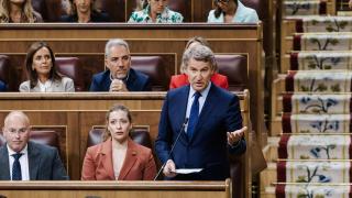 El presidente del PP, Alberto Núñez Feijóo, durante su intervención en la sesión de control del Congreso.