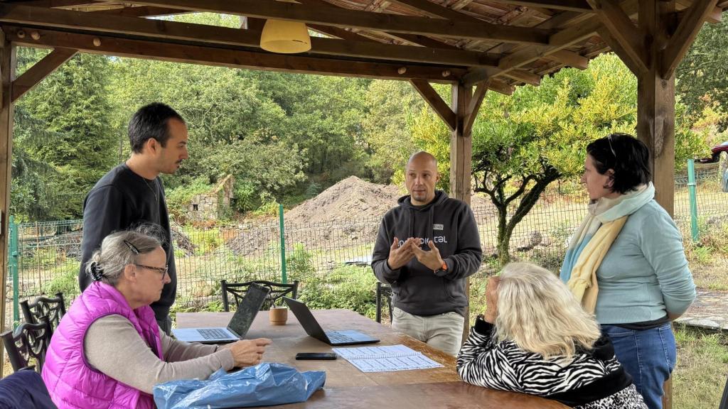 'Briefing' de las necesidades de la comunidad de aguas de Anceu con el equipo que desarrolla la app.