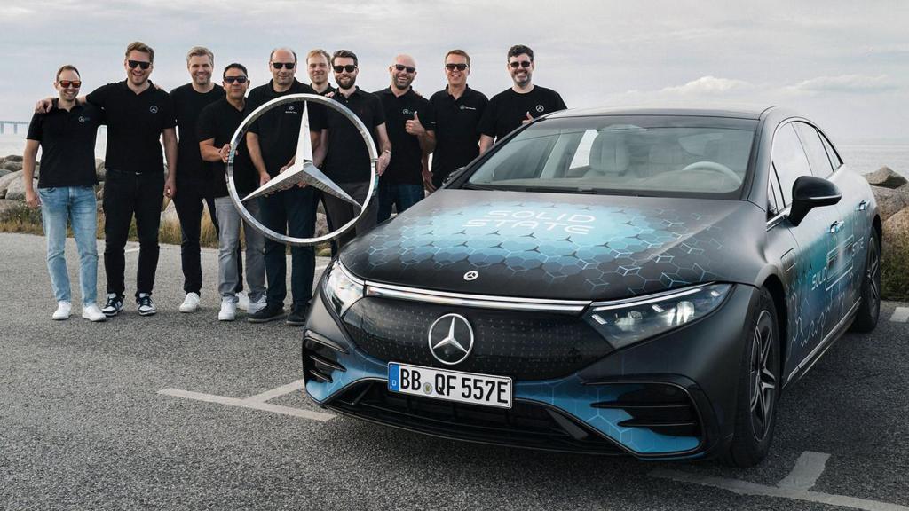 Responsables de Mercedes-Benz.