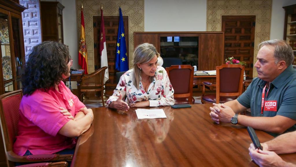 Reunión de los sindicatos con Milagros Tolón