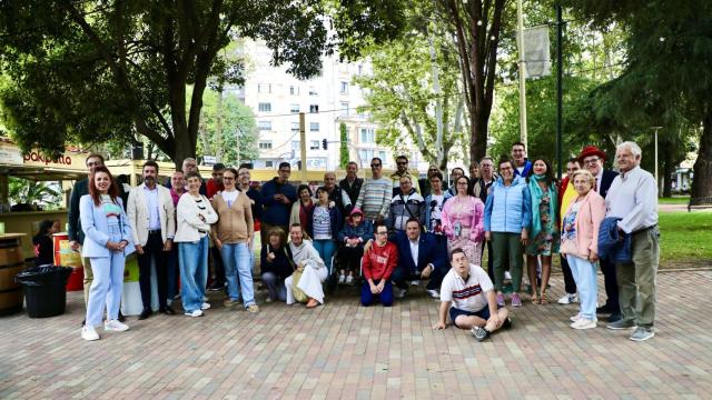 Representantes de la Asociación de Hostelería de Salamanca junto a los miembros de la Asociación Insolamis
