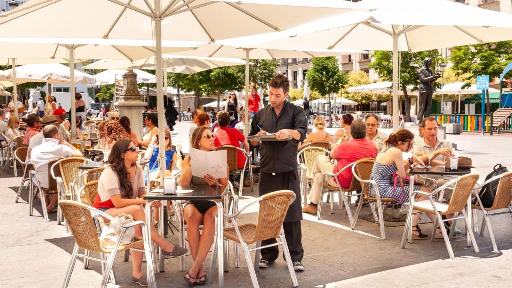 Terrazas en la Plaza de Santa Ana de Madrid.