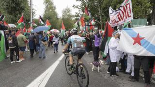 Protestas propalestinas al paso de ciclistas en la 16ª etapa de La Vuelta